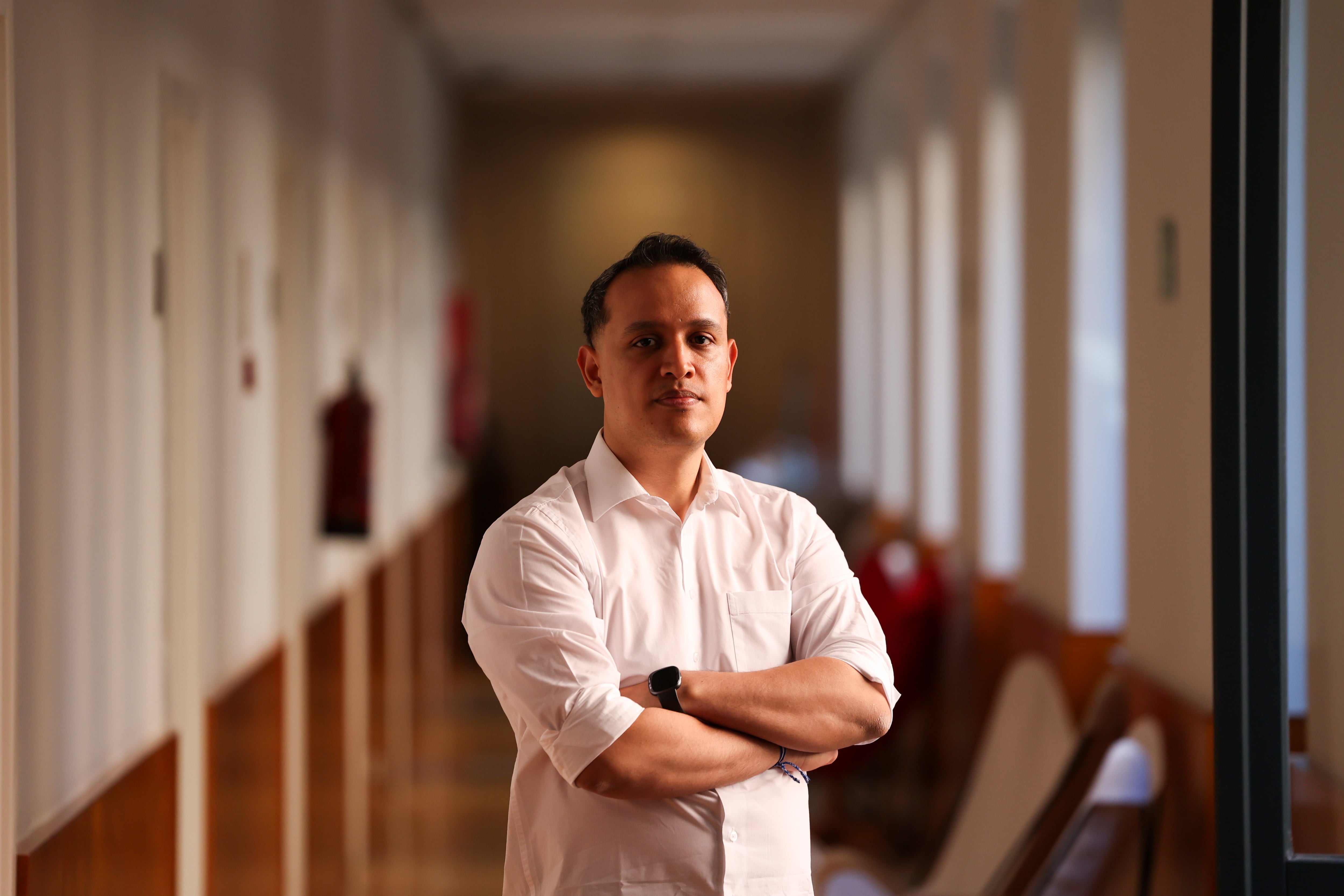 Douglas Castro Quezada, economista nicaragüense, posa en la Residencia de Estudiantes, Madrid, el 14 de septiembre.