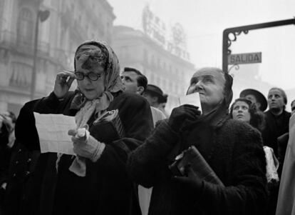 Esperando el Gordo. Puerta del Sol, Madrid, 1952