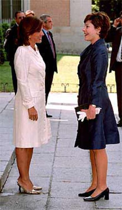 Ana Botella recibe en el Museo del Prado a Laura Bush.