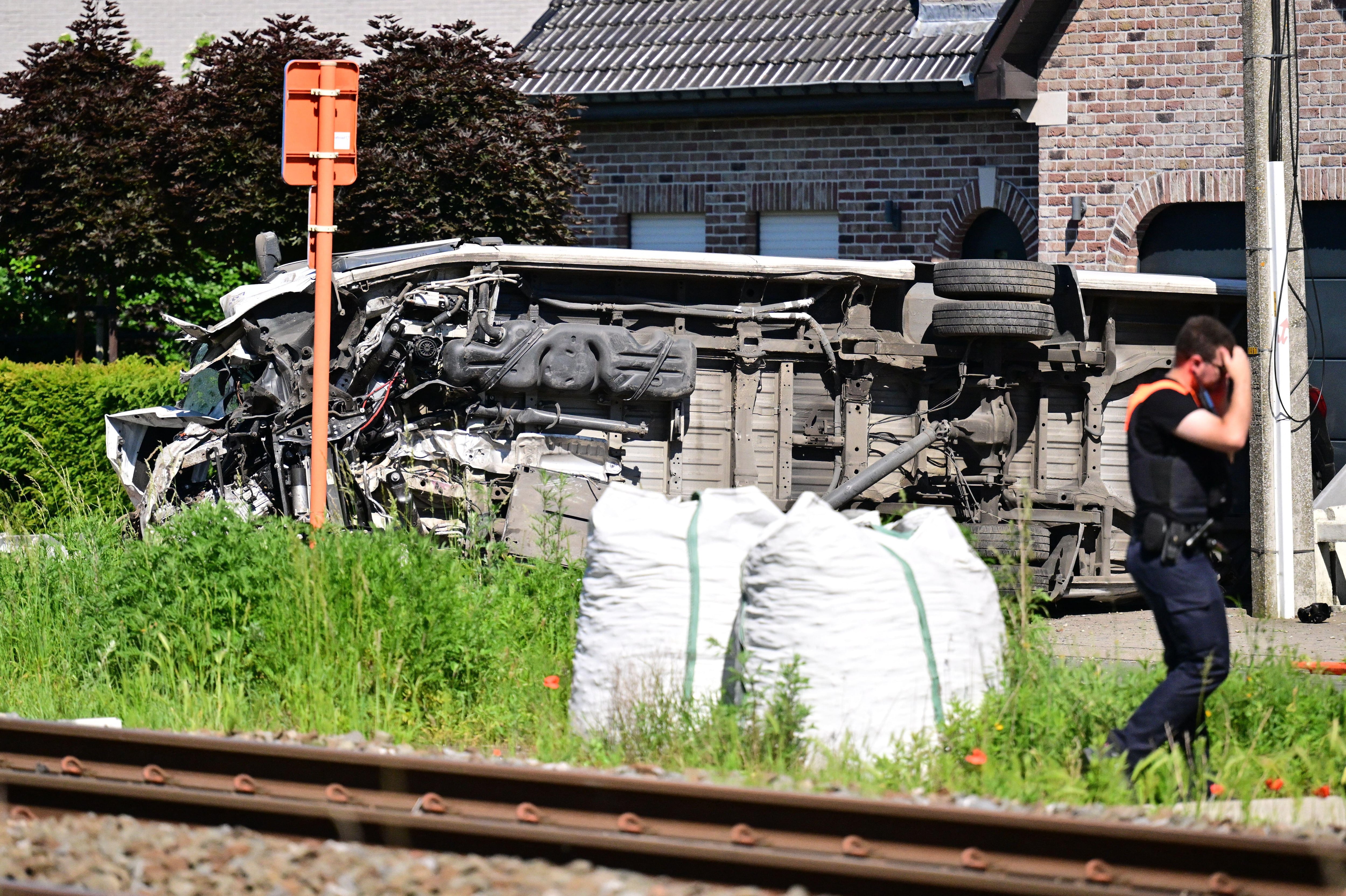 Varios muertos en Bélgica por la colisión de un tren con un autobús escolar