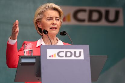 La presidenta de la Comisión Europea y candidata a repetir en el cargo, Ursula von der Leyen, en un acto electoral en Wunstorf (Alemania), el 24 de mayo.