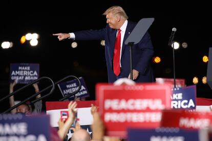 Donald Trump en Londonderry, New Hampshire, el día después de aceptar su nominación en la Convención Republicana.