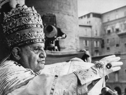 El 'Papa bueno', Juan XXIII, durante la ceremonia de coronación en San Pedro.
