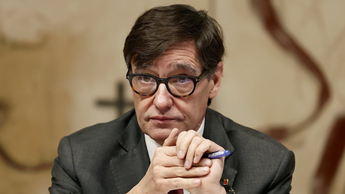 Así evoluciona Salvador Illa: solo una muleta, entregado a la rehabilitación y animado, pero sin fecha para volver a Palau