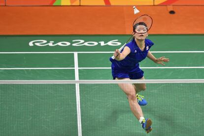 Misaki Matsutomo (Japón) en la semifinal de bádminton contra Corea del Sur.