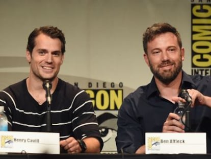 Henry Cavill (izquierda), y Ben Affleck, en la presentación en la Comic-Con de 'Batman V. Superman'.