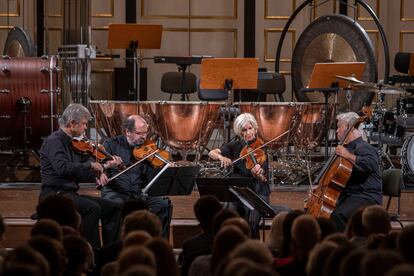 El Cuarteto Hagen, durante su interpretación del Cuarteto número 8 de Dmitri Shostakóvich, el lunes en la Gran Sala del Mozarteum de Salzburgo.