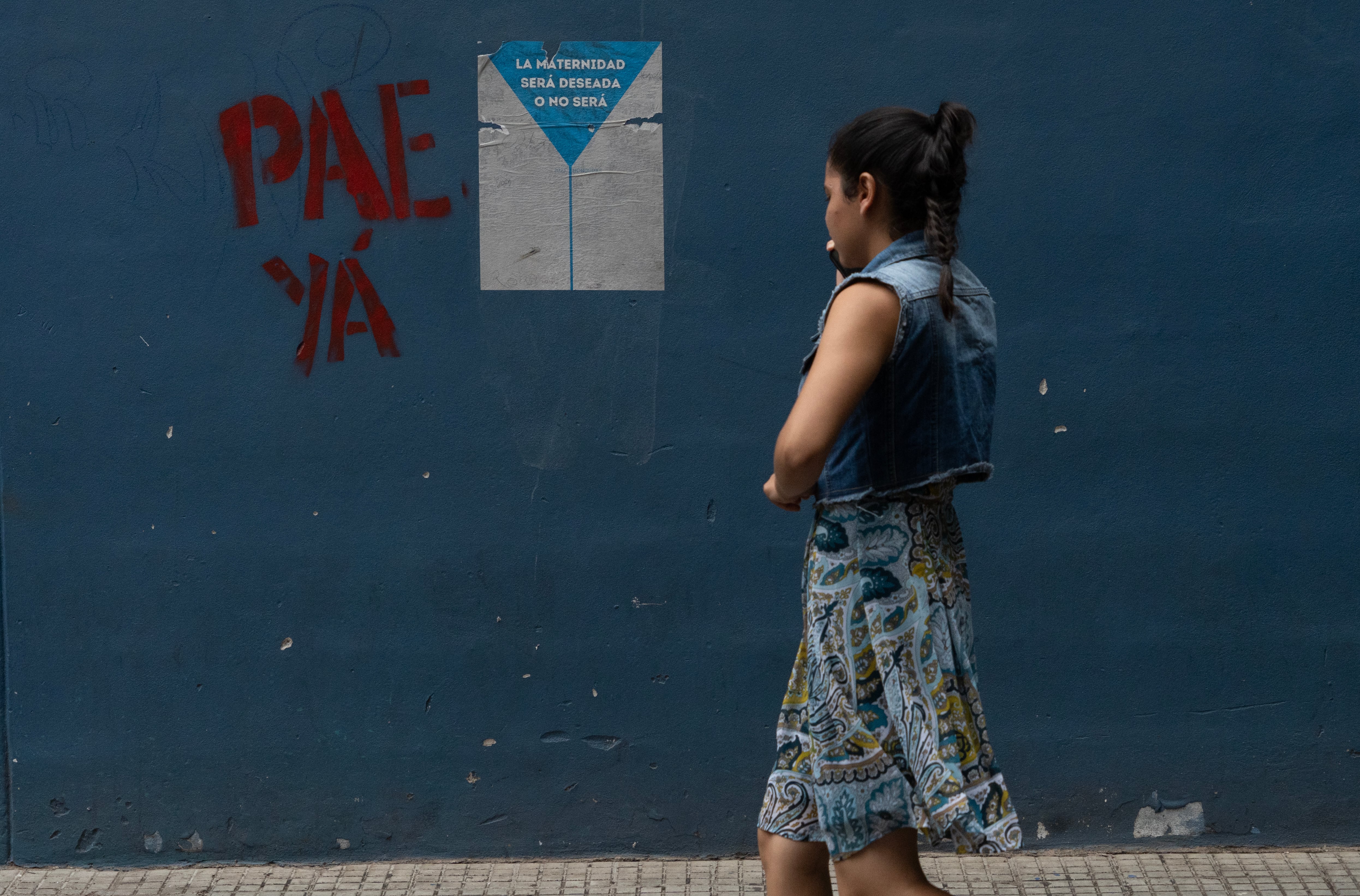 Aspecto de pinta sobre la prohibición de la PAE en el centro de la Ciudad de Tegucigalpa, Honduras, en marzo de 2023.