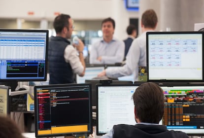 Un operador de mercados financieros.