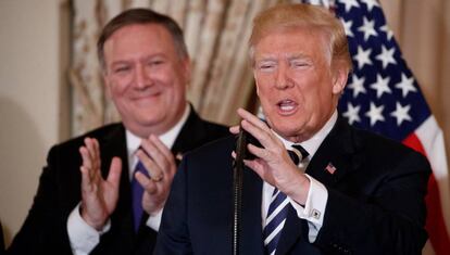 Donald Trump y Mike Pompeo durante la ceremonia de toma de cargo del último como seretario de Estado estadounidense.