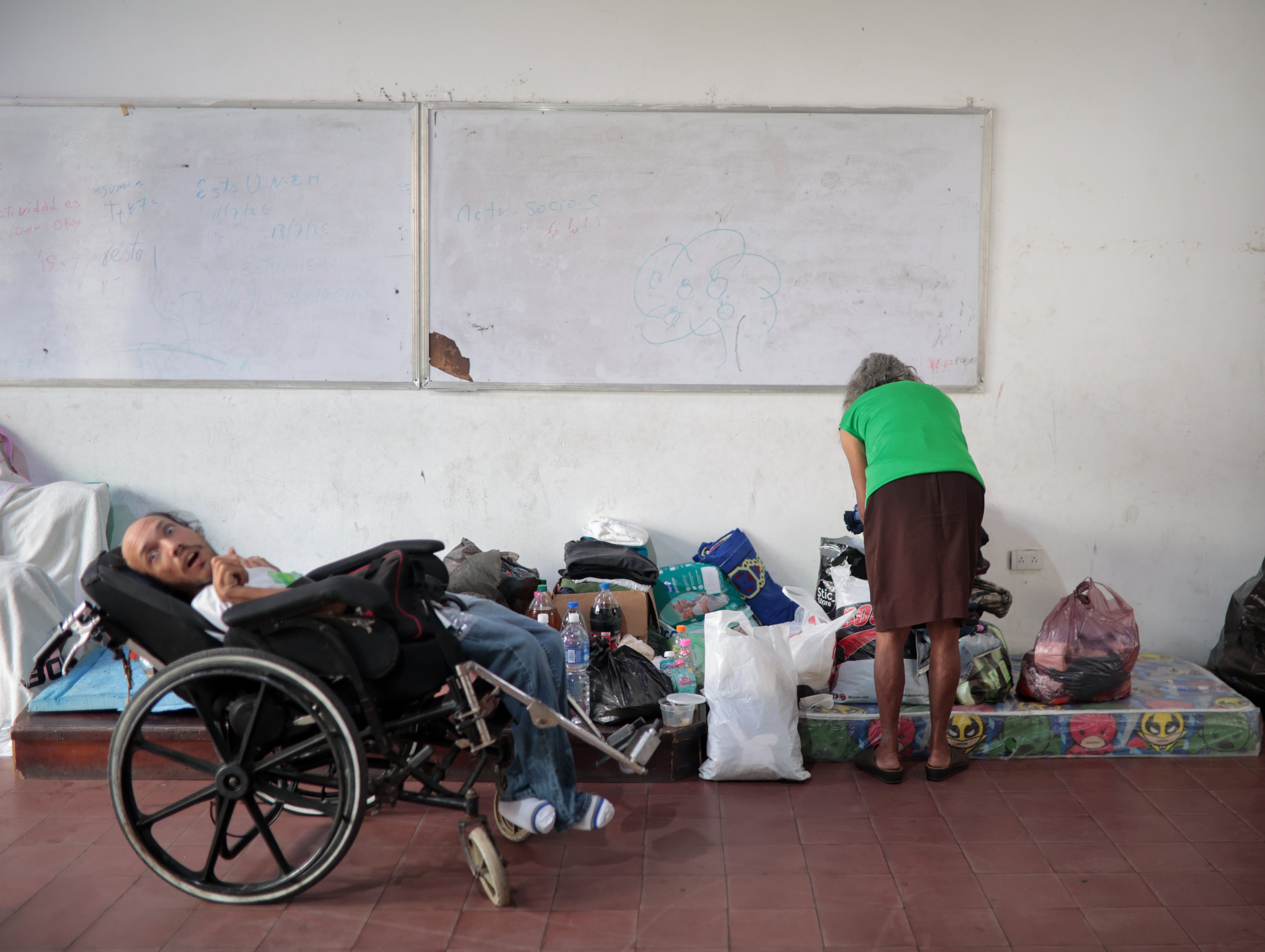 El reencuentro de los sobrevivientes en los refugios de Caracas: “Pedro, del piso 5, quedó aplastado”