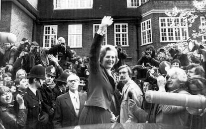 Margaret Thatcher, en la puerta de su casa en 1979.