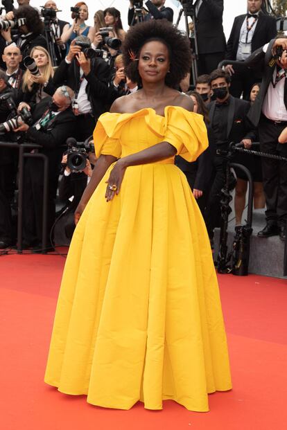 Viola Davis con un vestido amarillo de Alexander McQueen.