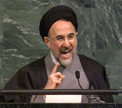 El presidente de Irán, Mohamed Jatamí, durante su intervención ante la Asamblea de la ONU, ayer en Nueva York.