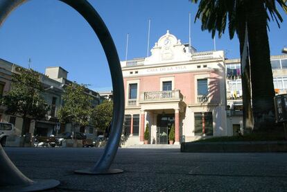 Plaza Pere Aguilar de Rub (Barcelona), una localidad con gran actividad industrial que ha reducido el consumo energtico, precisamente de ese sector, en un 24%.