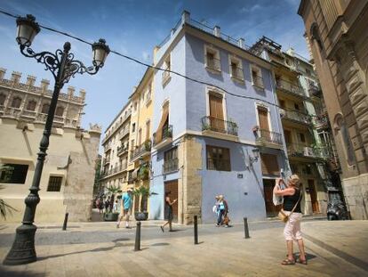 La casa de Jaume Roig, al costat de la Llotja de València, en la cantonada dels carrers de Cordellats i de les Danses.