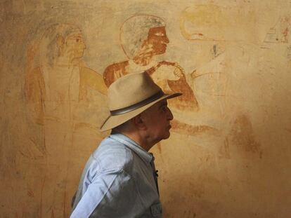 Zahi Hawass, que dimitió ayer de su cargo de ministro de Antigüedades de Egipto, retratado en Saqqara.
cordon press