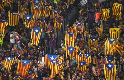 Aficionados del Bar&ccedil;a durante la final de Copa