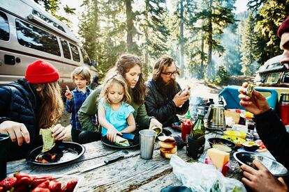 Ventajas e inconvenientes de pasar las vacaciones con otras familias