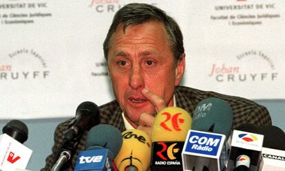 Johan Cruyff, en roda de premsa l&#039;any 2000.