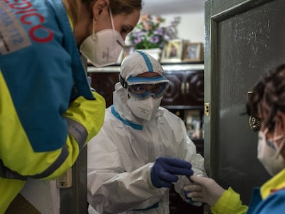 Equipo sanitario durante su jornada de trabajo.