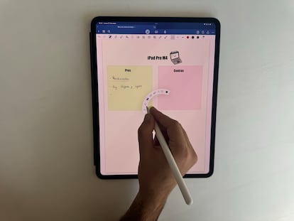 Al apretar el nuevo lápiz Apple Pencil Pro se abre una paleta para cambiar su trazo o color.