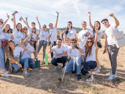 Trabajadores de L’Oréal durante la 11ª edición de su día de voluntariado corporativo, conocido como 'Citizen Day'.