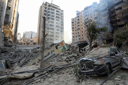 Buildings damaged after Israeli attacks in southern Beirut, this Sunday.