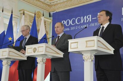 Putin, Barroso y Van Rompuy en un rueda de prensa tras la cumbre.