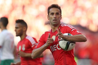 Cuando ya todos le daban por acabado, el brasileño Jonas explotó como goleador con 32 años. En la imagen celebra un gol con el Benfica en 2015.