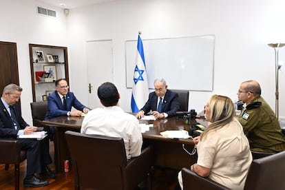 El primer ministro israelí, Benjamín Netanyahu, en la sede militar de Kirya, este martes en Tel Aviv,