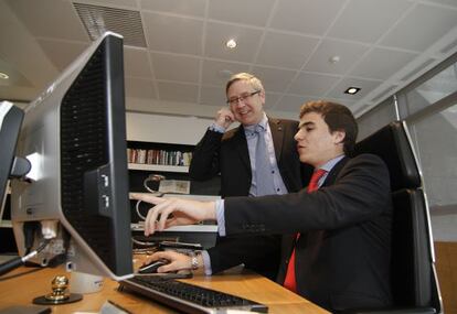 Jean-Paul Rignault pasa su jornada con el estudiante Miguel Alonso Lamanié