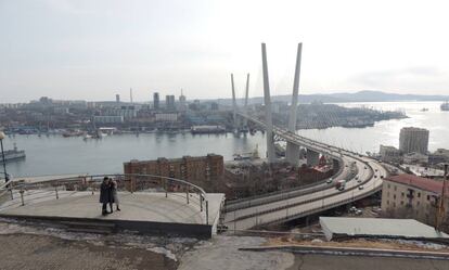 Imagen del puente del Cuerno de Oro en Vladivostok.