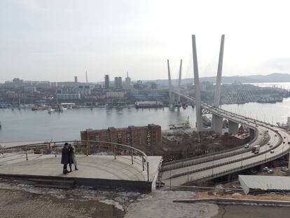 Imagen del puente del Cuerno de Oro en Vladivostok.