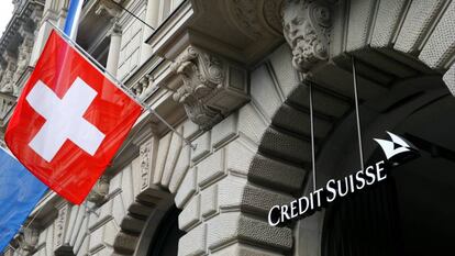 Cócteles y espías: el escándalo que ha sacudido a la banca suiza