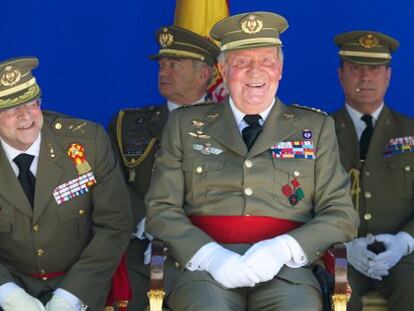 El rey don Juan Carlos presidi&oacute; ayer una parada militar con motivo del 250&ordm; aniversario de la Academia de Artiller&iacute;a.