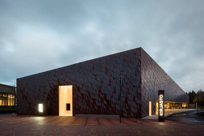 Exterior de Fyyri, la nueva biblioteca de Kirkkonummi, en Finlandia.