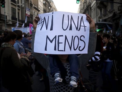 Pancarta con el lema #NiUnaMenos en la marcha de Buenos Aires el 3 de junio de 2015.