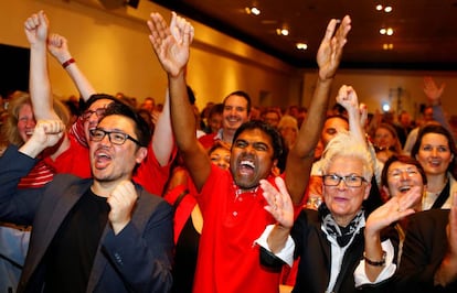 Simpatizantes del SPD en Hanover celebran el resultado de las elecciones regionales.