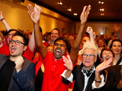 Simpatizantes del SPD en Hanover celebran el resultado de las elecciones regionales.