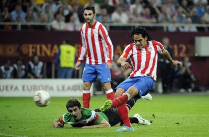 Falcao fires home Atlético’s second goal as Jon Aurtenetxe helplessly watches from the floor.