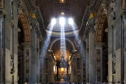 Interior de la basílica de San Pedro, en Ciudad del Vaticano.