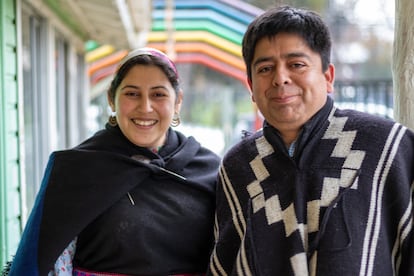 Paula Huenumilla y Alberto Huenchumilla, en el jardín infantil Txempeyem.