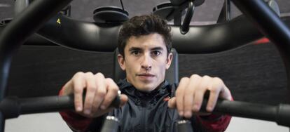 Marc Márquez se entrena en su gimnasio privado.