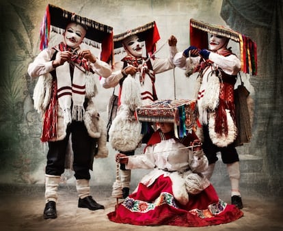 Trajes de la danza Qhapaq Qolla, distrito y provincia de Paucartambo, Cuzco.