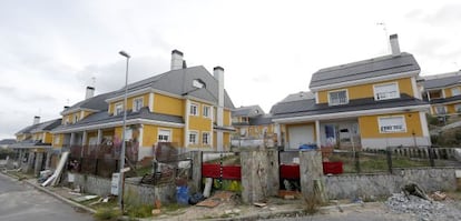 Inmuebles de la colonia Fuente Elvira, en Galapagar, ocupadas ilegalmente desde hace años.