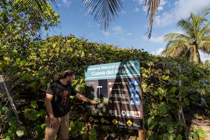 “Estamos preservando y mejorando estos caminos alternos”, comenta Colón. Han puesto señales y rotulaciones para que la gente sepa que allí también hay una entrada. “Pero como ven, no hay ni un cuartel de vigilantes ni guardaparques caminando por la Reserva. Si algún turista se accidenta, ¿quién responde?”, dice al recordar que, por eso mismo, es urgente que el Gobierno intervenga.
