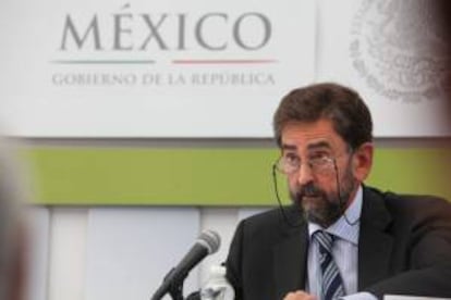 El presidente del Consejo para la Defensa del Contribuyente (CDC) de España, Antonio Cayón Galiardo, habla hoy, lunes 28 de octubre de 2013, en Ciudad de México. Representantes de España y México participan en el coloquio "Los derechos del pagador de impuestos: la experiencia española frente al caso mexicano".