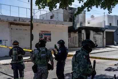 Elementos de seguridad en la colonia Villa Satélite en Culiacán, Sinaloa, el 25 de noviembre de 2024.