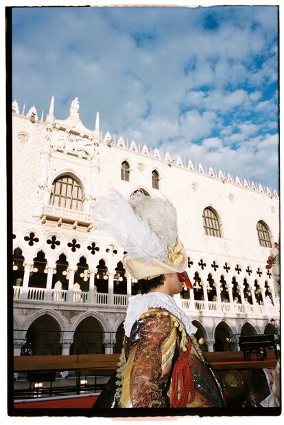 Visitar venecia en una expedición de lujo es algo bastante envidiable (aquí, una de las imágenes de aquello), pero el autor jura que en la vida también hay alguna cosa más.